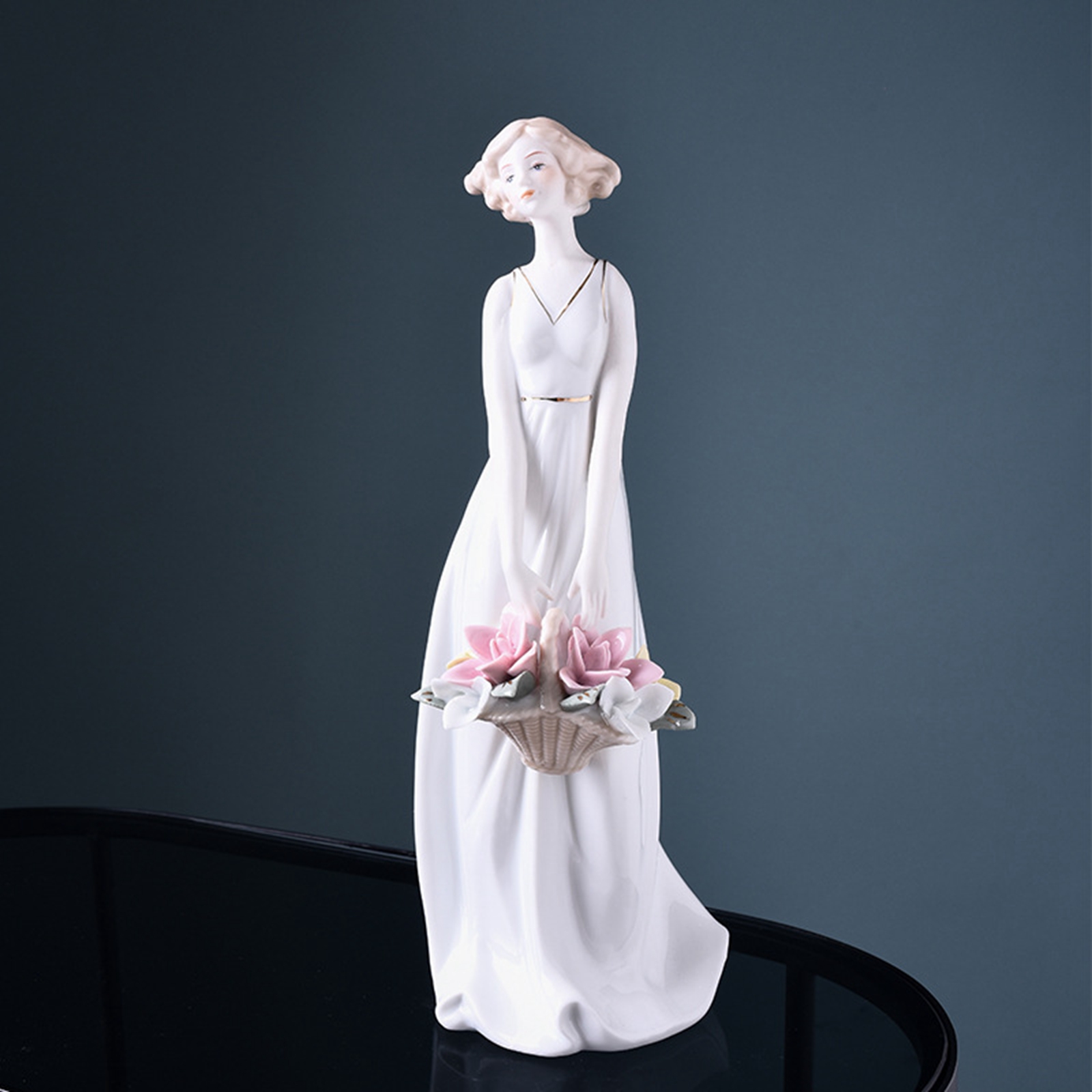 Porcelain Lady Statue Centerpi - огляд і ціна Nutcracker Figurine