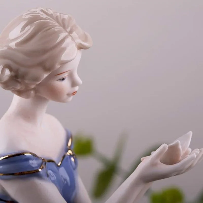 Europe Ceramic Beauty Figurine - огляд і ціна Nutcracker Figurine