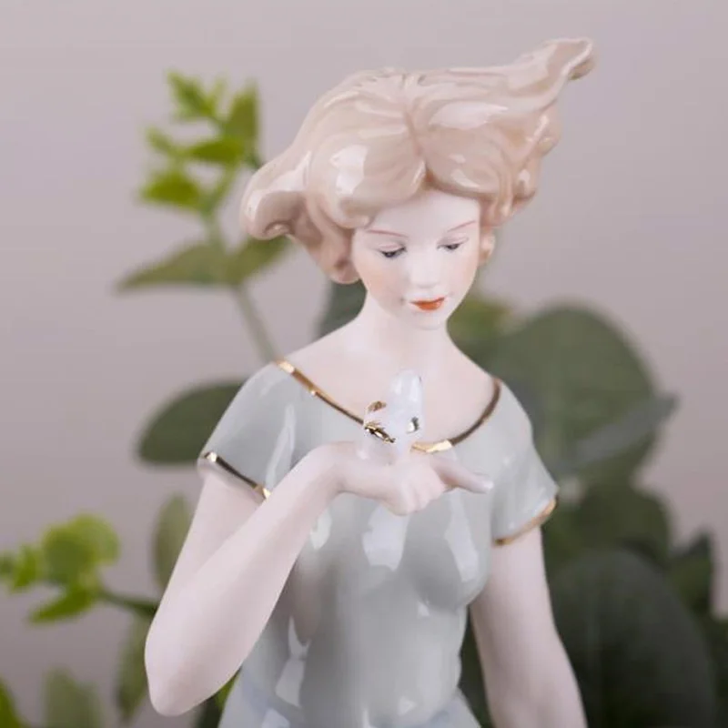 Europe Ceramic Beauty Figurine - огляд і ціна Nutcracker Figurine