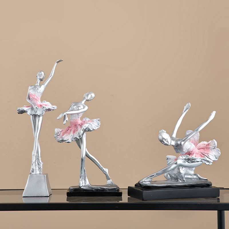 European Ballet Dancer Ornamen - огляд і ціна Nutcracker Figurine