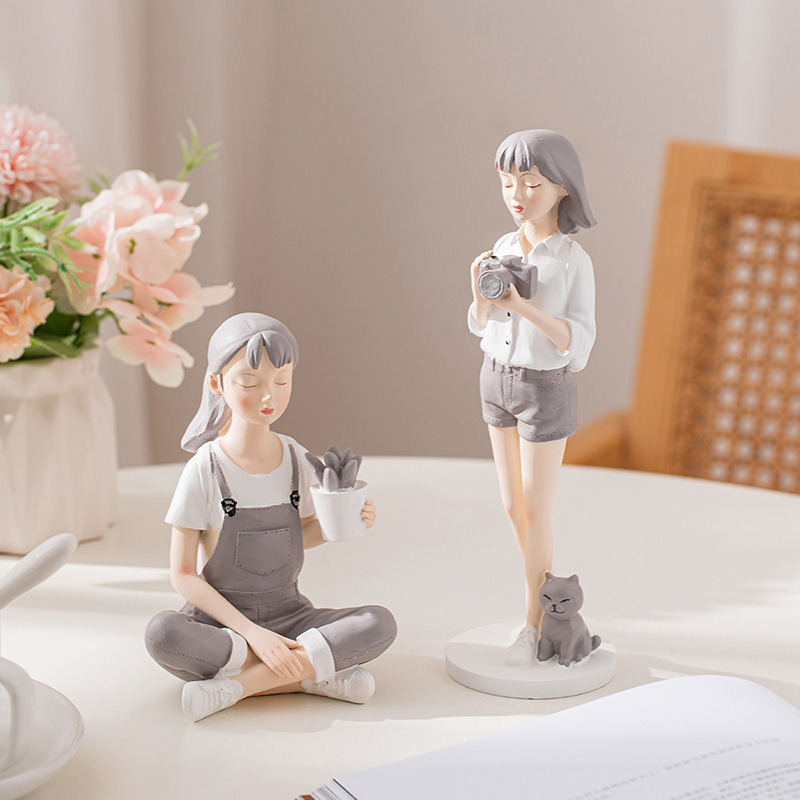 Creative Nordic Cute Girl Resi - огляд і ціна Nutcracker Figurine